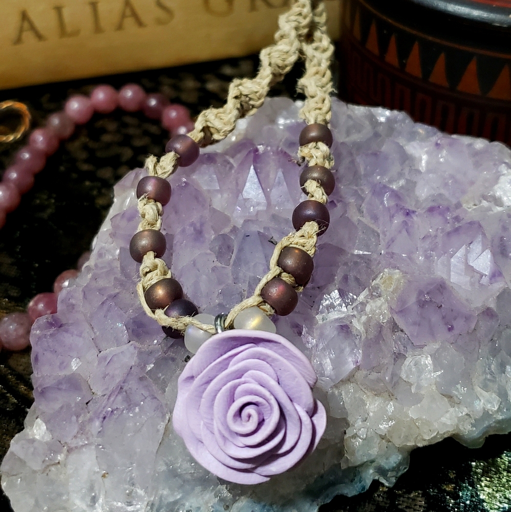 Lavender Flower pendant hemp choker-necklace measuring 6"